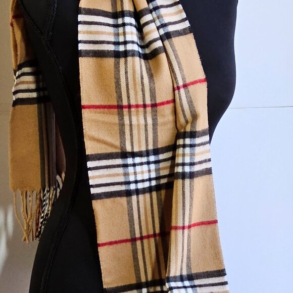 Gloves and muffler - Picture 3 of 6